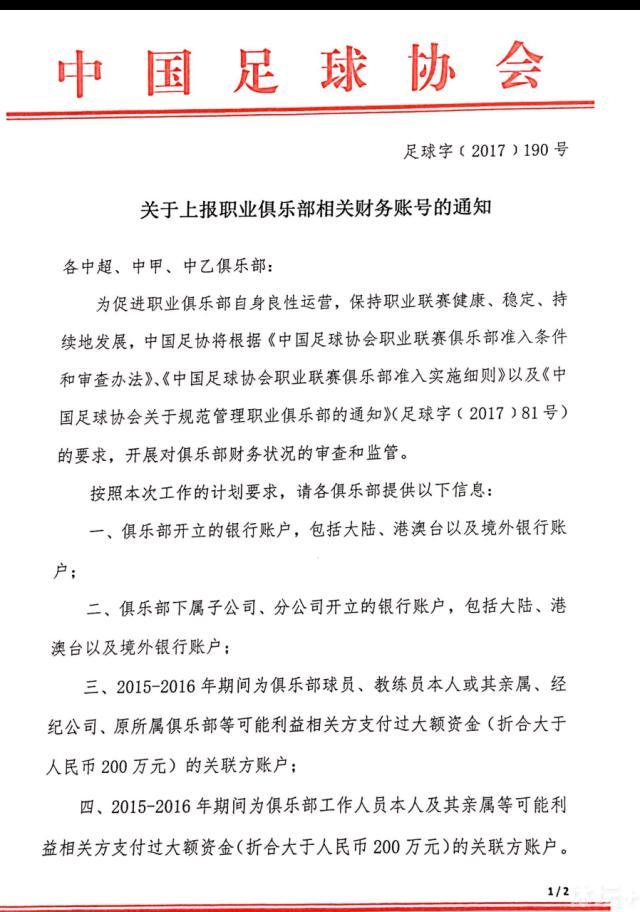 其中的莎拉来到了洛杉矶的一所学校，和以前一样，被校园里的小圈子排斥在外